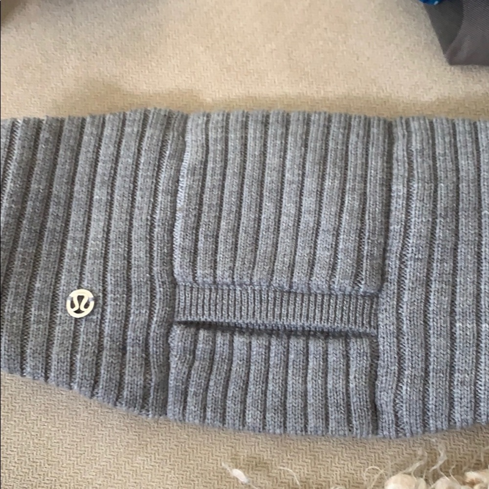 NWT lululemon grey ear warmer pocket